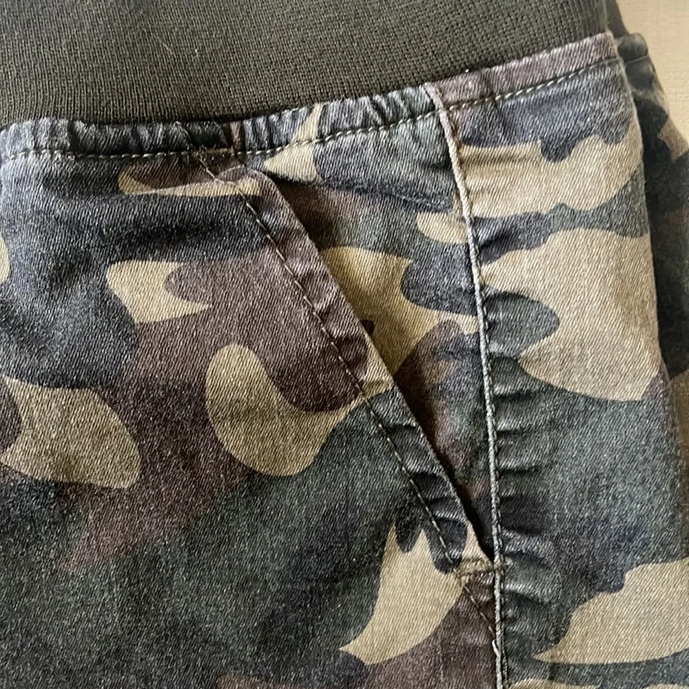 Camo Shorts - sz 11/12 - Picture 7 of 7